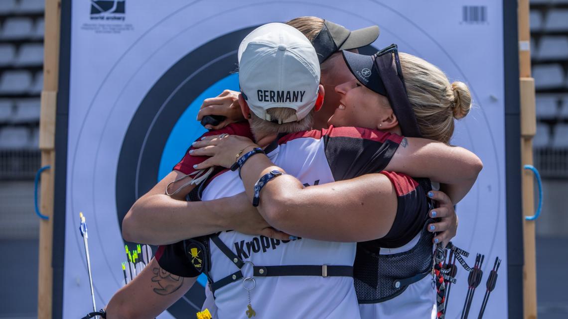 德国女子登上第三巡回领奖台，印度进入巴黎决赛